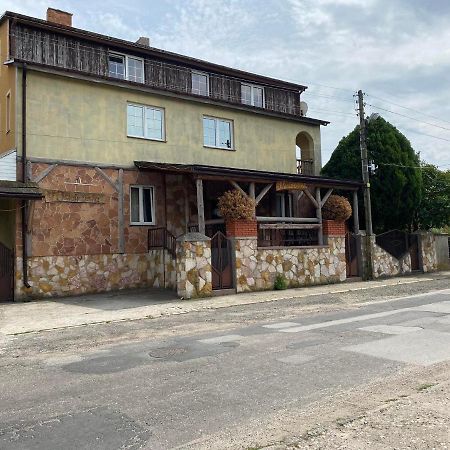 Hostel "U Jedrusia" Zarebow Exterior foto