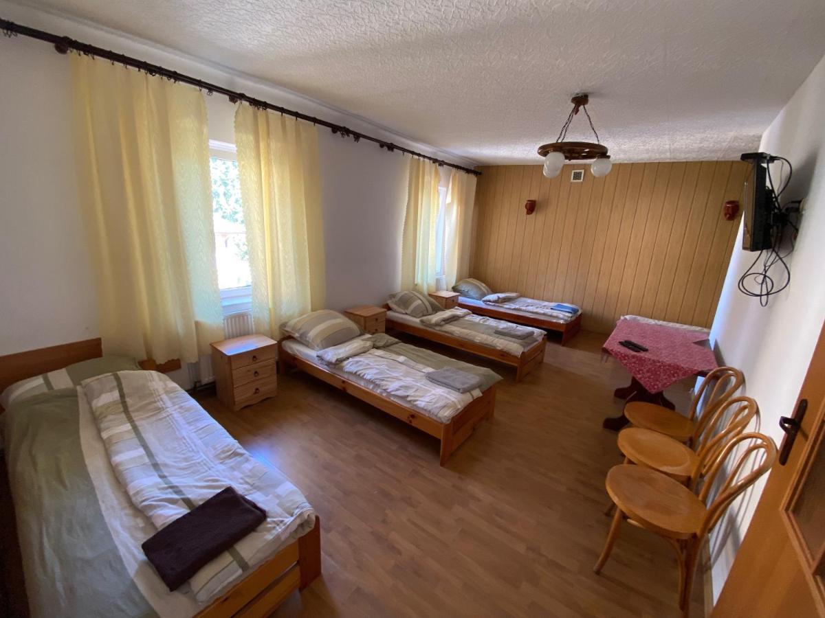 Hostel "U Jedrusia" Zarebow Exterior foto